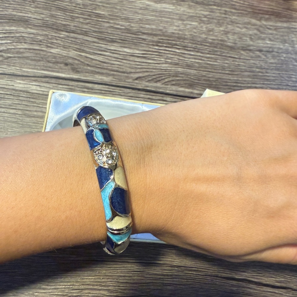 Elegant Blue and Silver Women's Bracelet